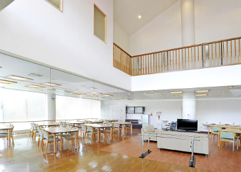 札幌市白石区菊水の通所介護「デイサービス すこやか東橋」デイルーム